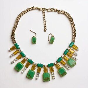 Turquoise And Honey Lucite Stud With clear Crystal Drops On Gold Necklace Set